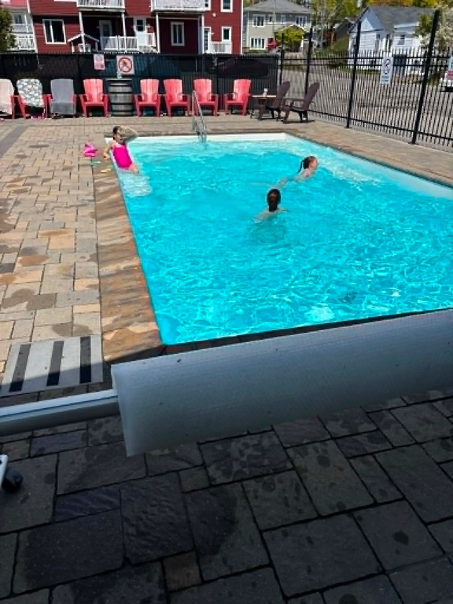 La piscine chauffée du Camping Bonnet Rouge